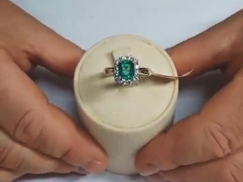anello con smeraldo colombiano chivor